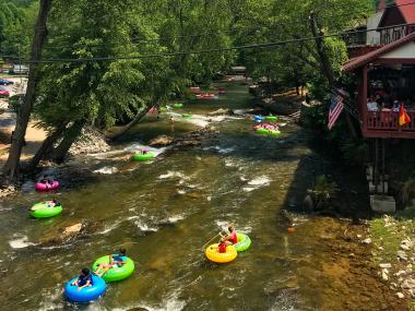 Tubing in Helen, Georgia. Photo by @mpwhidby
