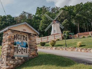 Heidi Motel in Helen, Georgia. Photo by @gcalebjones