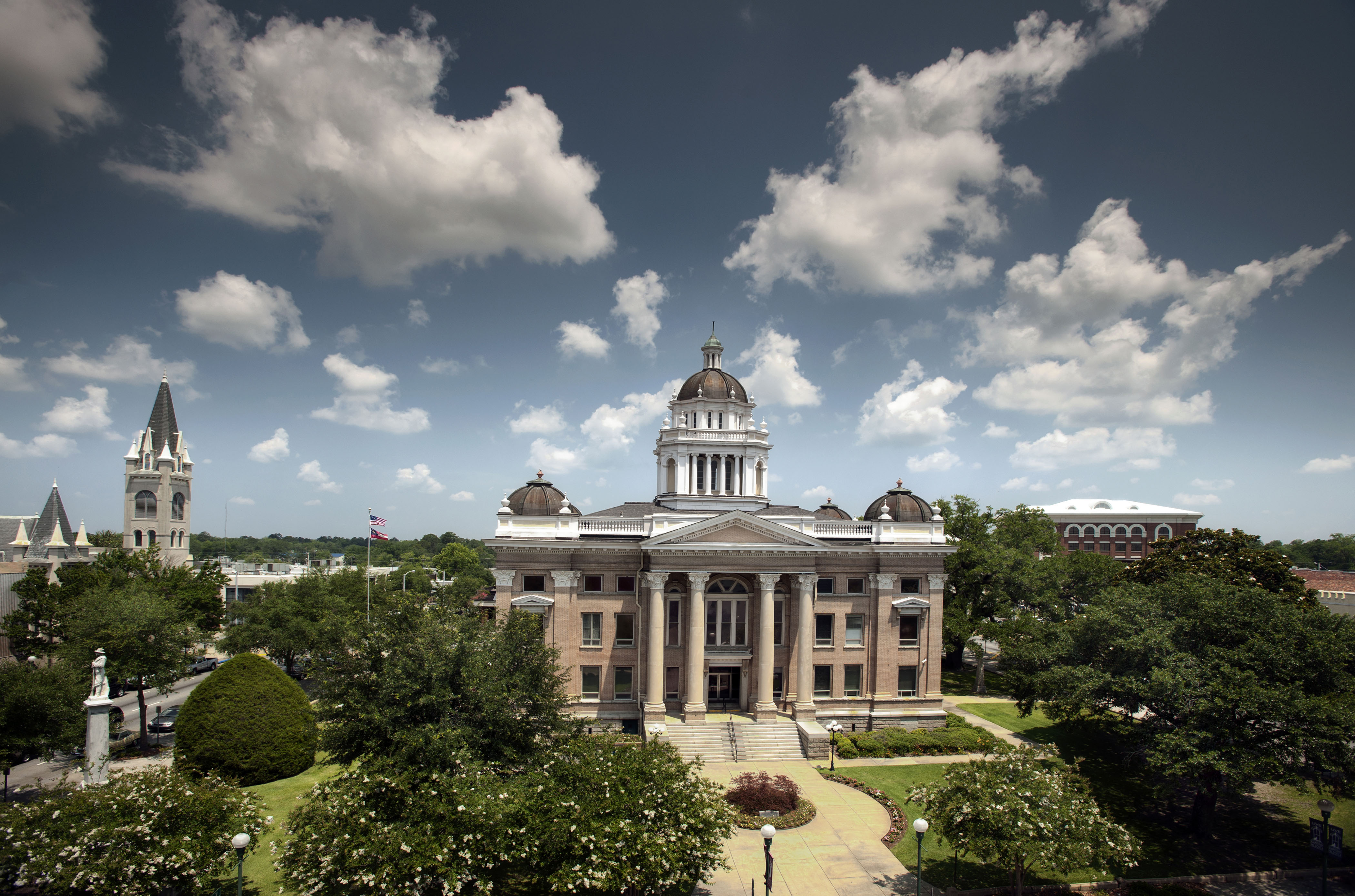 Lowndes Co Courthouse
