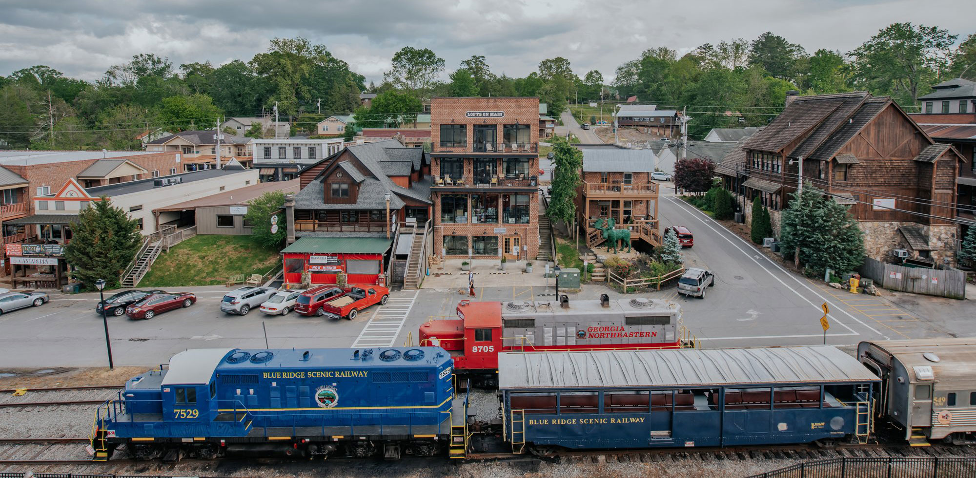 Overview of downtown Blue Ridge, Georgia. Photo by @gcalebjones