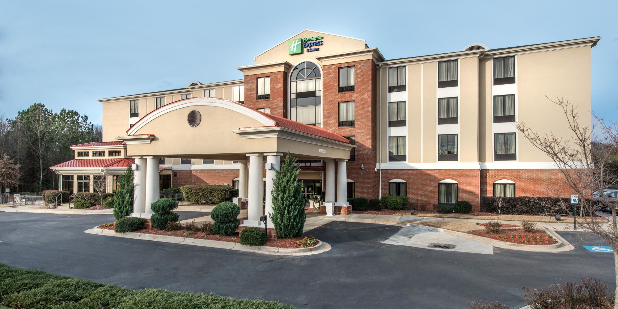 Holiday Inn Express & Suites Lavonia Explore