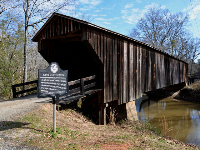 Red Oak Creek Covered Bridge in Woodbury, Georgia