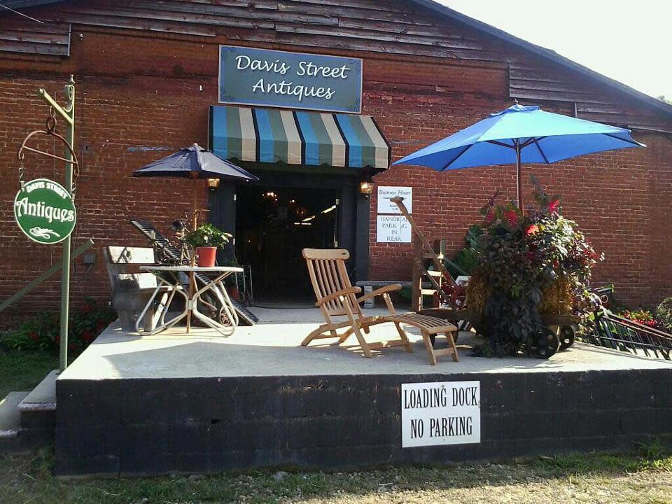 Davis Street Antiques Official Tourism & Travel site