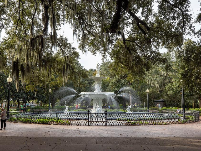 Forsyth Park Fountain in Savannah, Georgia. Photo by @benjamingalland