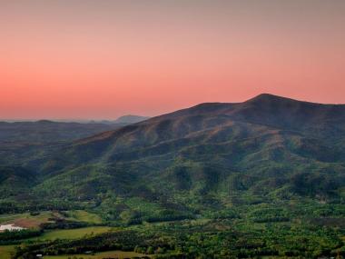 Fort Mountain State Park in Chatsworth, Georgia. Photo by @carlosophotography