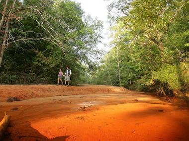 hiking in Providence Canyon in Lumpkin, Georgia