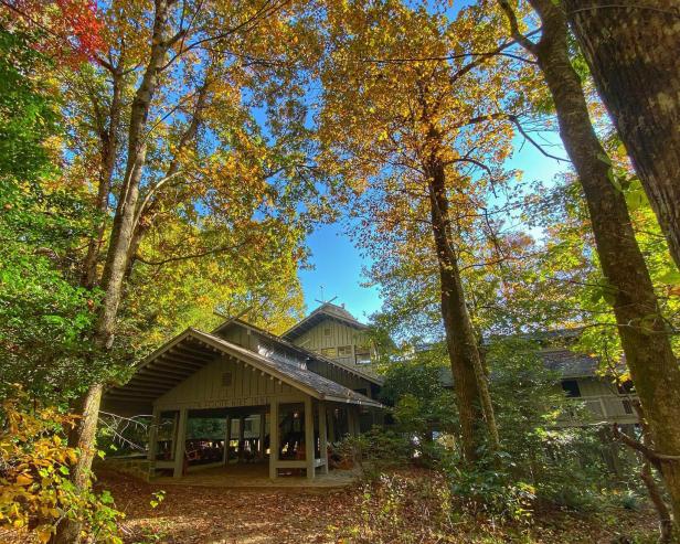 Len Foote Hike Inn in Dawsonville, Georgia. Photo by @destinationdawsonville