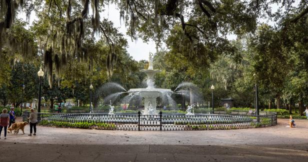Forsyth Park Fountain in Savannah, Georgia. Photo by @benjamingalland