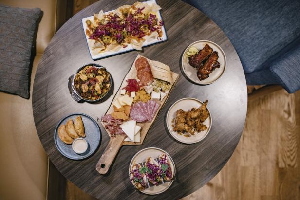 On-site dining at Hotel Indigo Columbus