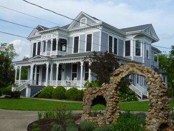 Americus Garden Inn Bed & Breakfast, "where history meets romance"...