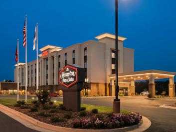 Welcome to the Hampton Inn & Suites Lavonia