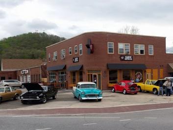 blairsville cabin coffee restaurants georgia