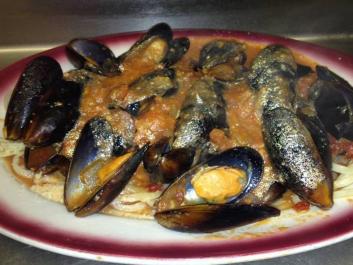 Angelo's Italian Restaurant_Mussels Marinara