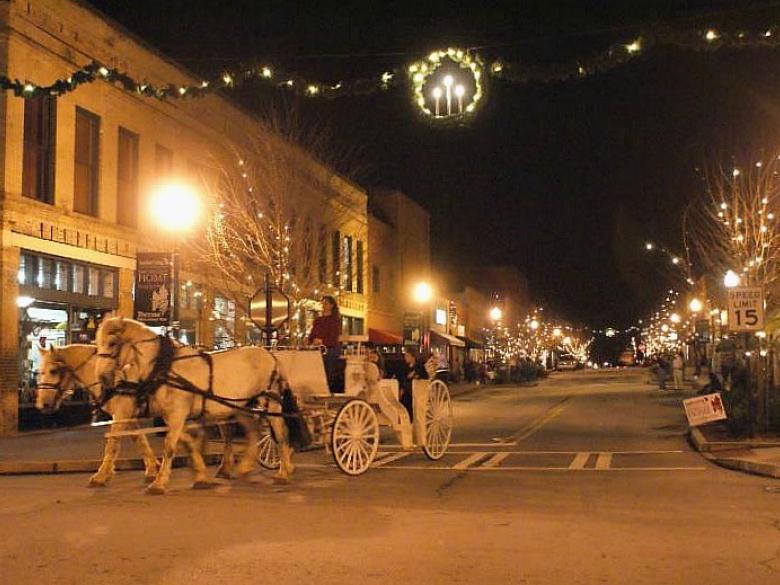 Toccoa Ga Christmas Parade 2022 2022 Christmasfest & Lighting Of The Tree | Official Georgia Tourism &  Travel Website | Explore Georgia.org