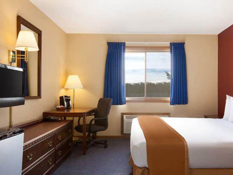 Travelodge by Wyndham Commerce Near Tanger Outlets Mall Official