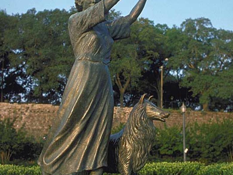 Waving Girl Statue Official Tourism & Travel site